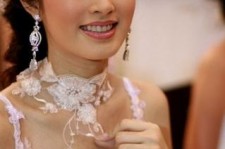 自贡人妖皇后(中国富豪娶人妖皇后)