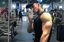 自贡肌肉男模(肌肉男模拟器)