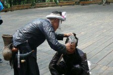 自贡欲带老伴游遍中国(带着老伴去旅游)