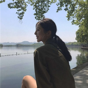 自贡私人伴游网带你看到天际，白色盐湖无际，蓝色天空无边