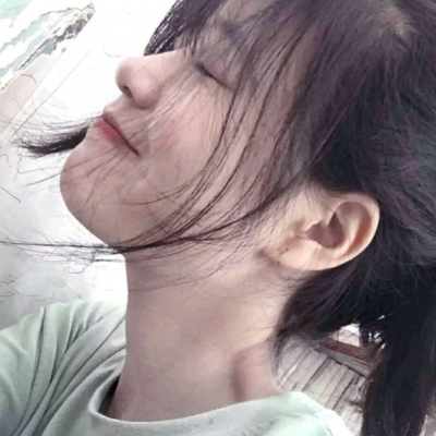 自贡伴游女生烟雨蒙蒙的资料