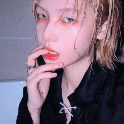 自贡伴游女生樱花漫舞的资料
