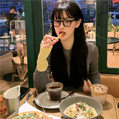 自贡伴游女生娄婷的资料