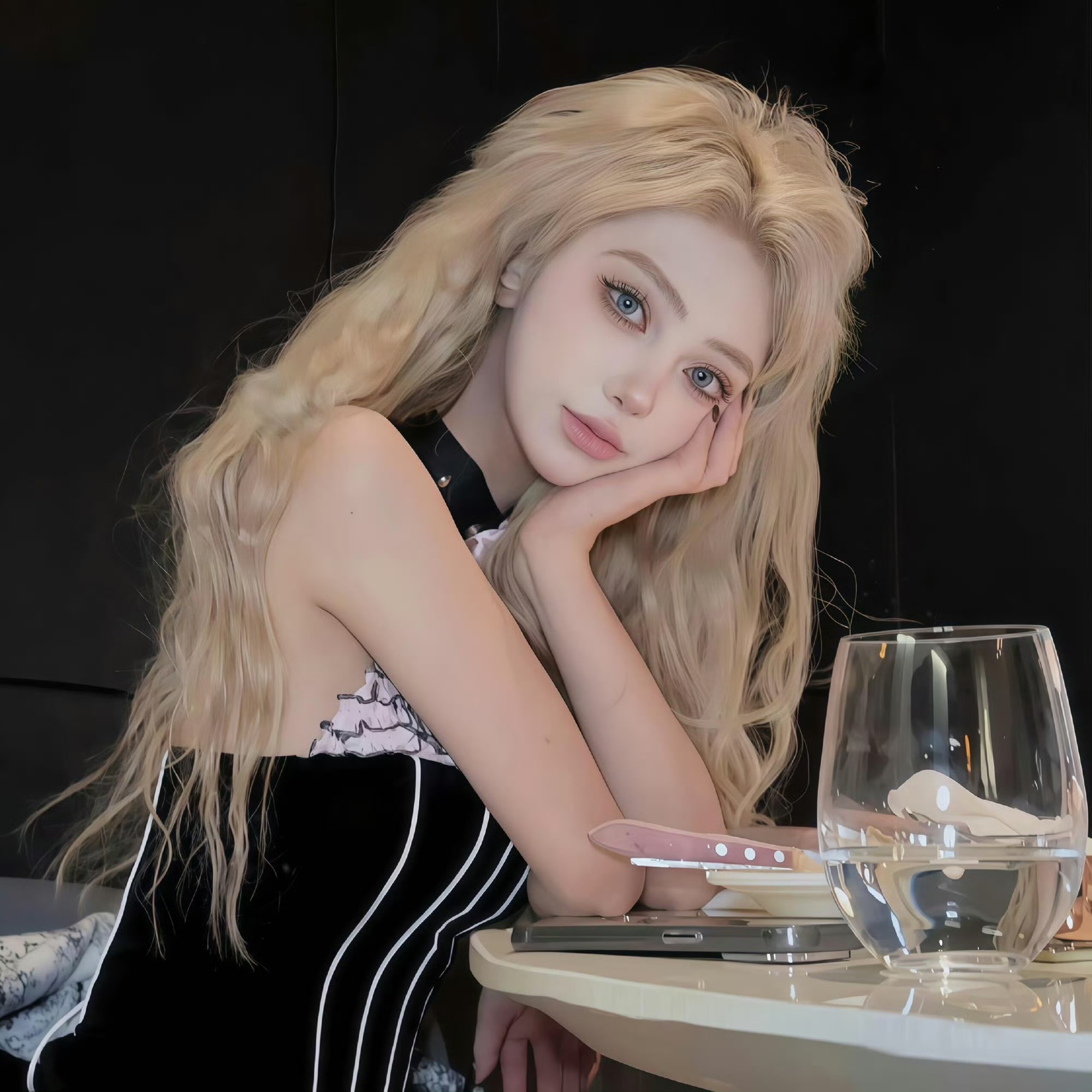 自贡伴游女生晨露的资料